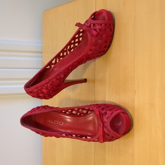 Fabulous 😍 red satin weave heels 👠 - Picture 1 of 4